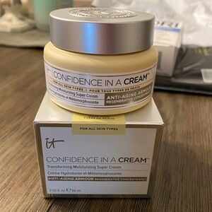 It Cosmetics Confidence in a Cream 2 FL oz. NWT Never Used